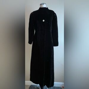 Elegant Reversible Black/Red Velvet Coat